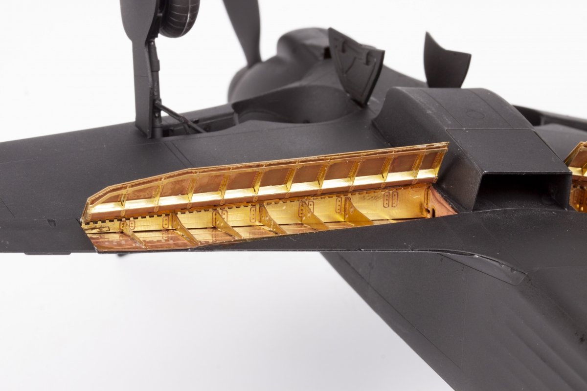 Eduard BIG33144 Yak-9T ICM 1/32  – immagine 6