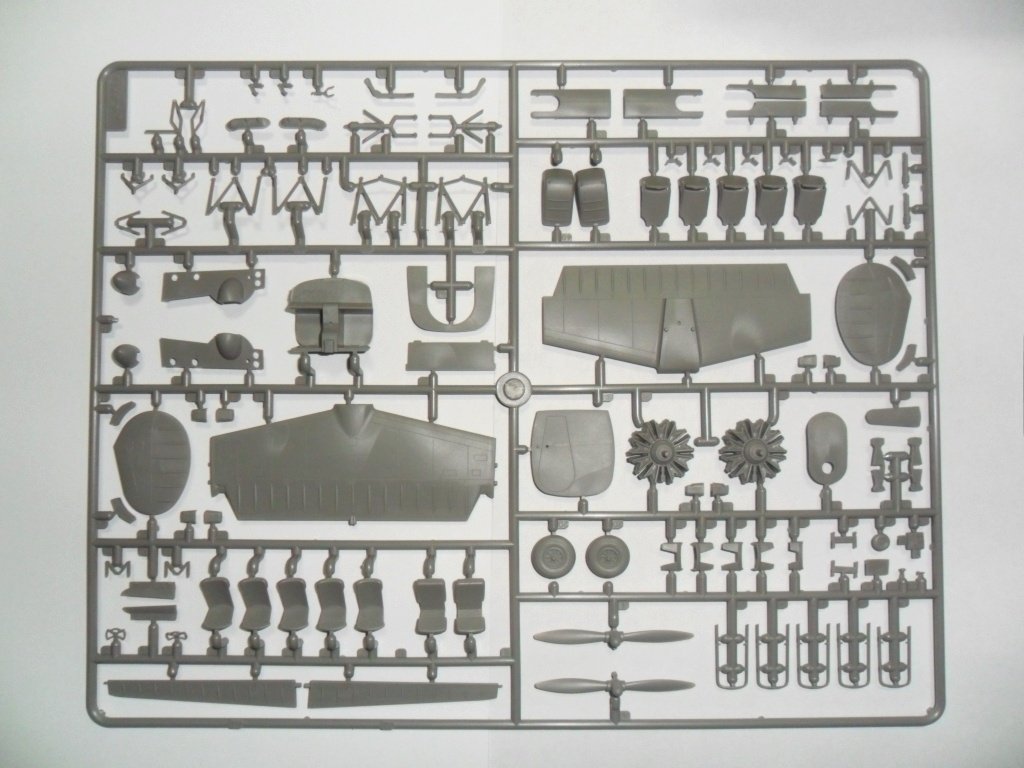 ICM 48185 C18S, Avion de passagers américain (1/48) – Bild 7