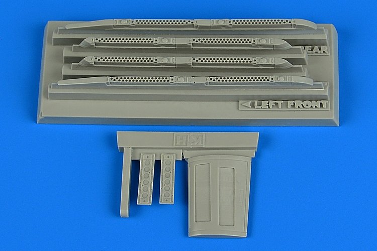 Aires 4737 Su-17/22 M3/M4 Fitter K, lance-leurres/fusées éclairantes entièrement chargés, échelle 1/48, KITTY HAWK