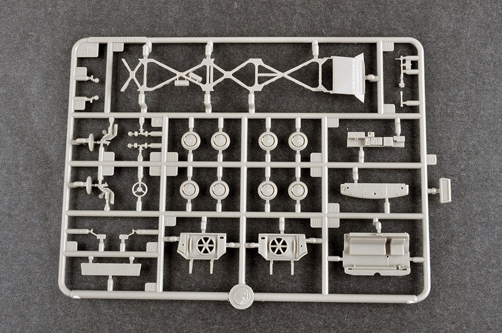 Trumpeter 07180 Russe 9P140 TEL du système de lance-roquettes multiples Uragan 9K57 1/72 – image 9