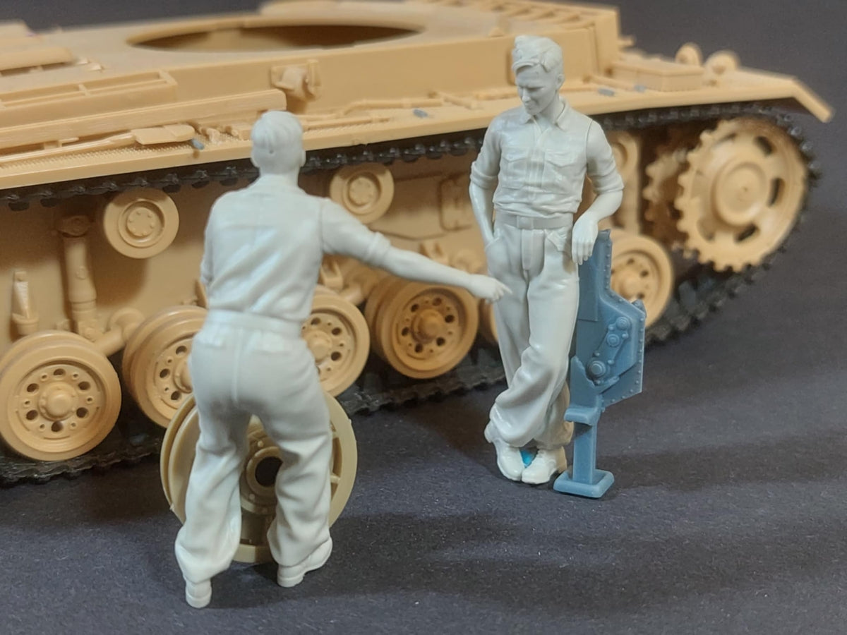 Panzer Art FI35-240 Mécanicien de char allemand au travail, ensemble 1/35 – Bild 2
