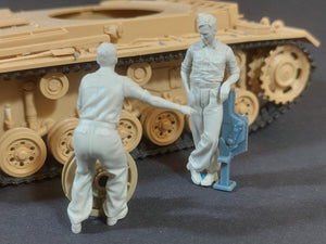 Panzer Art FI35-240 Mécanicien de char allemand au travail, ensemble 1/35 – Bild 2