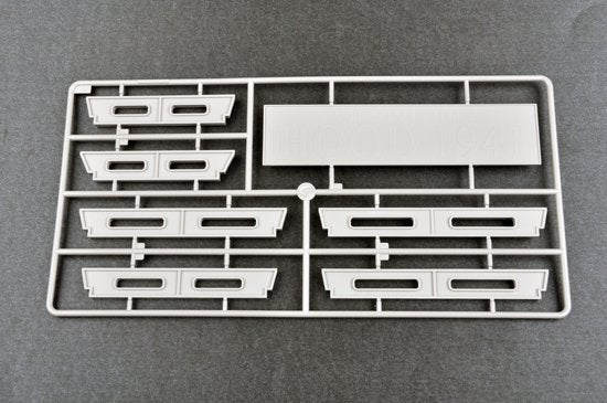 Trumpeter 03710 HMS Hood Battle Cruiser 1/200  – image 8