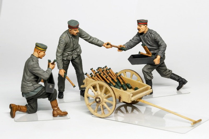 Copper State Models F32-006 Équipe de ravitaillement du personnel d&amp;#39;aérodrome allemand avec chariot 1/32 – Bild 3