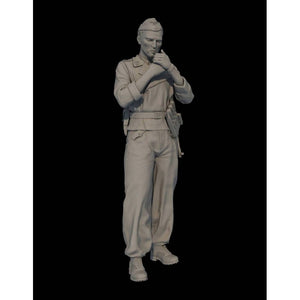 Panzer Art FI35-091 Tankiste Waffen-SS allumant une cigarette 1/35