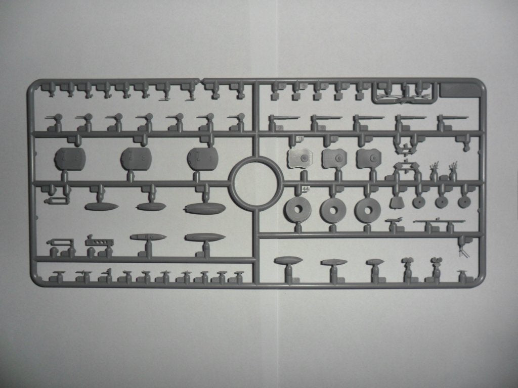 ICM S017 Markgraf (coque complète et ligne de flottaison), cuirassé allemand de la Première Guerre mondiale (1/700) – image 6