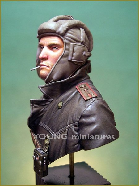 Young Miniatures YM1823 COMMANDANT DE CHAR SOVIÉTIQUE 1944 1/10 – immagine 6