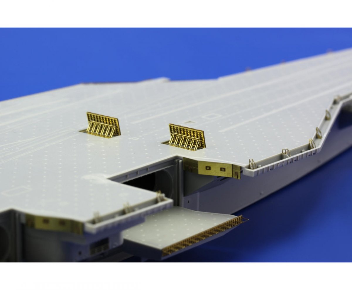 Eduard 17029 USS Nimitz CVN-68 TRUMPETER 1/700 – image 8