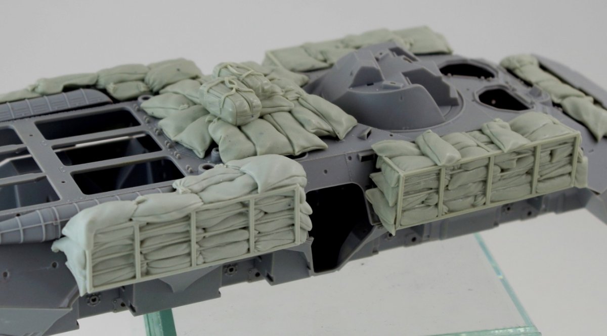 Panzer Art RE35-693 Blindage de sacs de sable pour BTR-80 ukrainien 1/35 – immagine 5