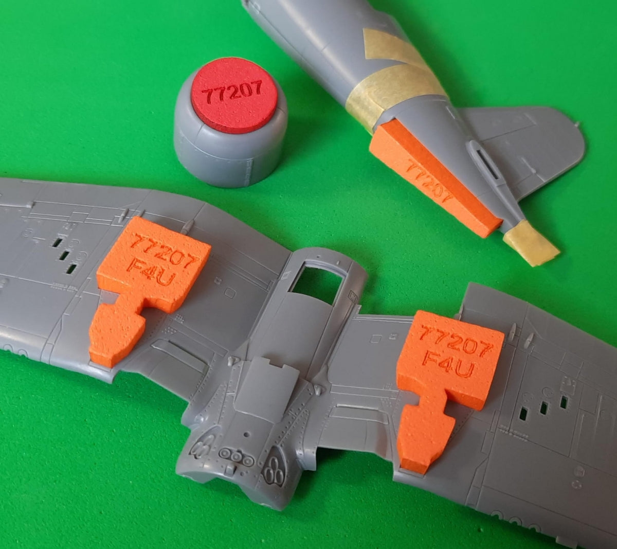 Omask 77207 Bouchons de puits de train d&amp;#39;atterrissage pour F4U Corsair (pour Tamiya) 1/72 – imagen 2
