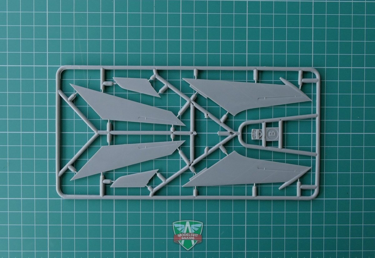 Modelsvit 72031 Yak-140 Prototype 1/72  – image 5