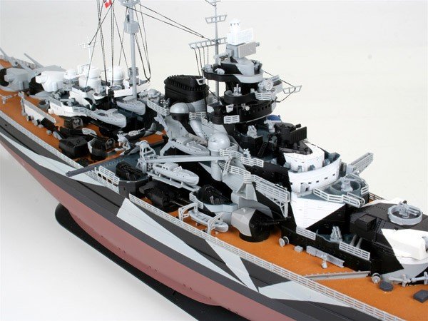 Revell 05096 Cuirassé Tirpitz (1/350) – immagine 2