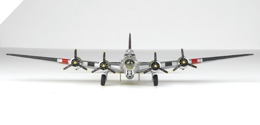 Academy 12414 B-17G Flying Fortress Édition spéciale avec décoration de nez au 1/72  – image 8