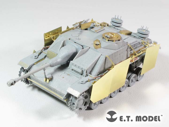 ET modèle E35-228 WWII allemand StuG.III Ausf.G Schurzen (version tardive) (pour DRAGON Smart Kit) (1/35) – image 2
