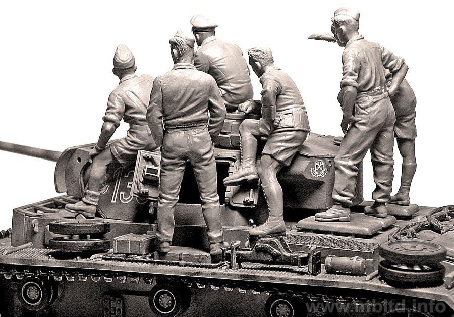 Master Box 3561 Rommel et l&amp;#39;équipage d&amp;#39;un char allemand (DAK, 1941-1943) 1/35 – immagine 8