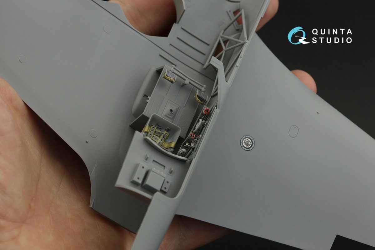 Intérieur imprimé en 3D et coloré sur papier décalcomanie (ICM) pour le Yak-9 T/K de Quinta Studio QD32159, échelle 1/32  – image 5
