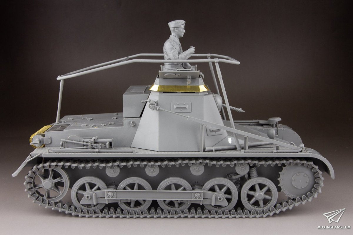 Takom 1017 Sd.Kfz.265 Kleiner Panzerbefehlswagen I 3 en 1 1/16 – immagine 2