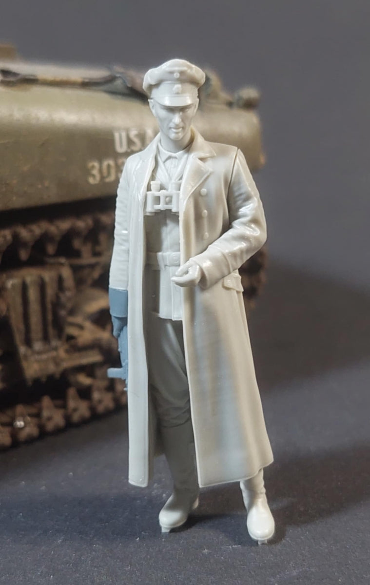 Panzer Art FI35-229 Officier Waffen-SS en manteau long Normandie 1/35 