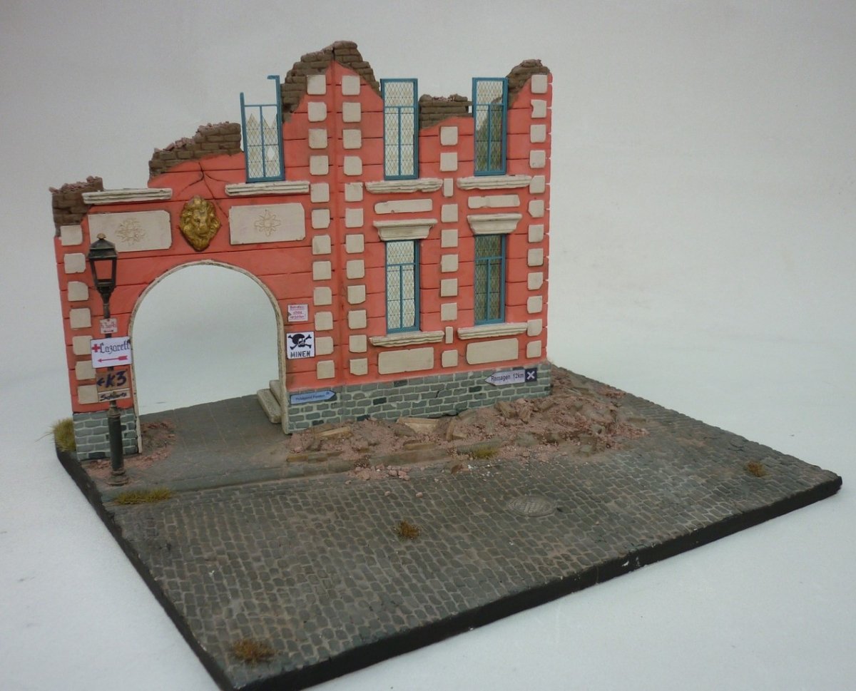 RT-Diorama 35222 Socle de diorama : « Rue bombardée » 1/35 – image 4