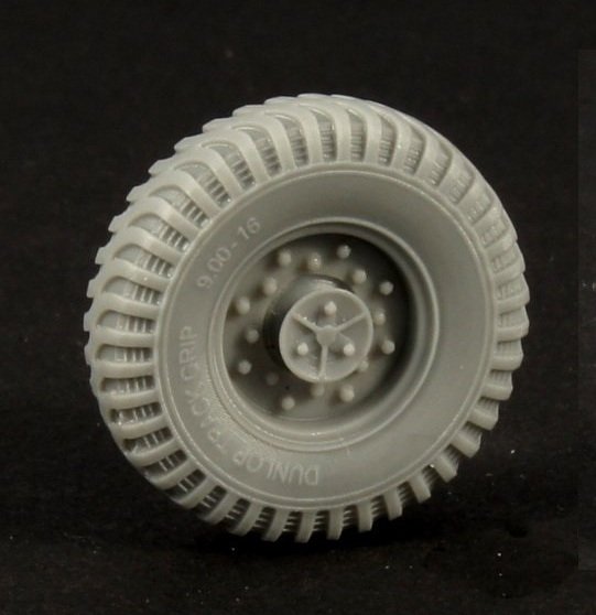 Roues de route Panzer Art RE35-344 pour Chevrolet C15 AC (Dunlop) 1/35