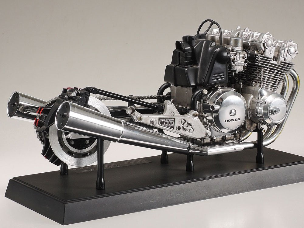 Moteur de moto Tamiya 16023 Kawasaki Z1300 1/6 – image 3