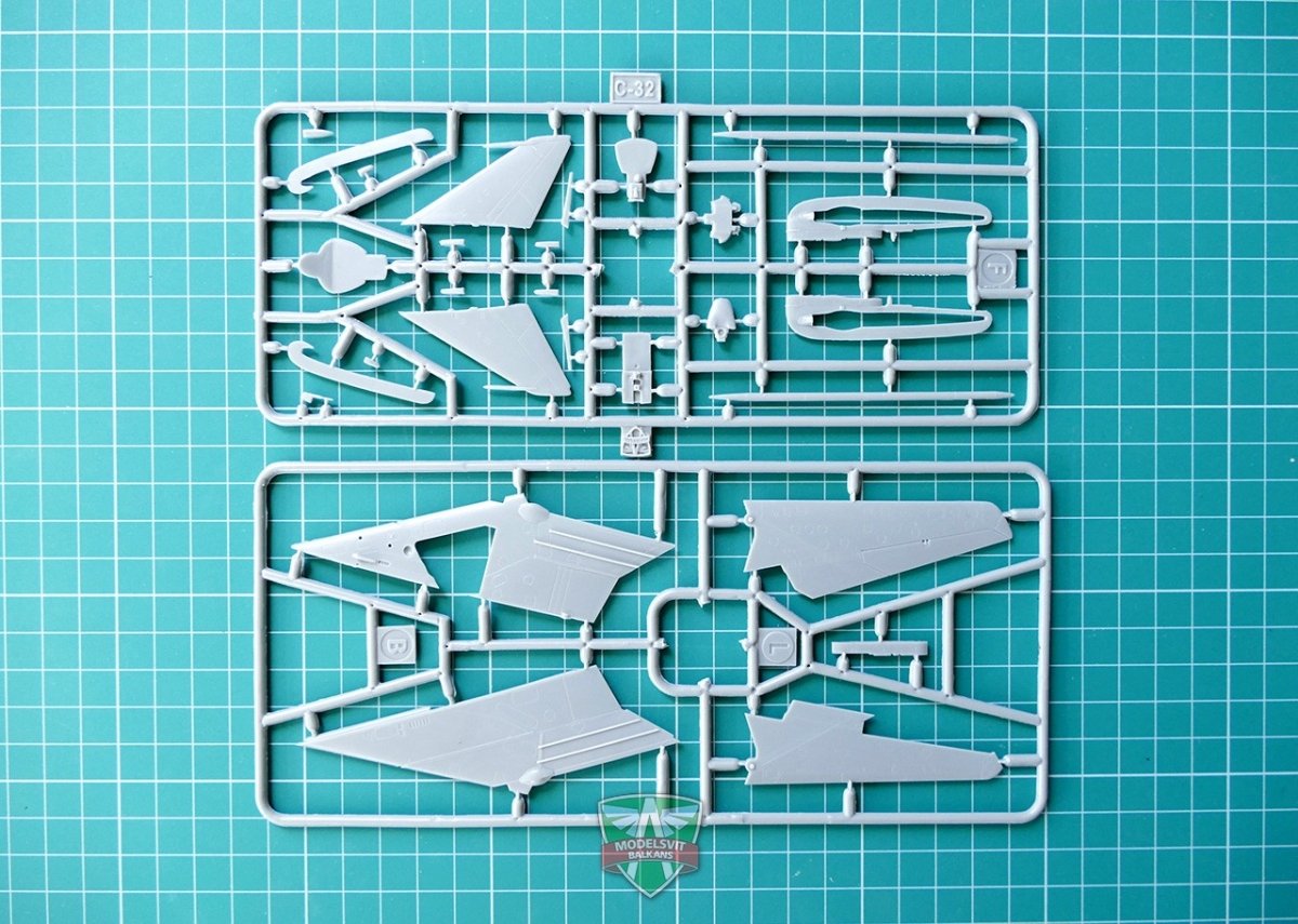 Modelsvit 72018 Sukhoi Su-17 série 1/72  – image 6