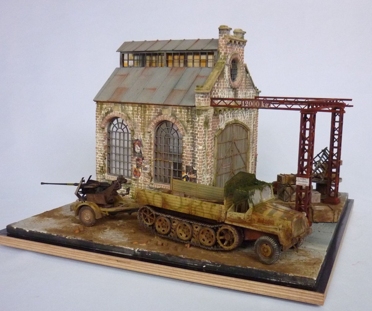 RT-Diorama 35292 Socle de diorama : « Hangar ferroviaire » 1/35 – immagine 15