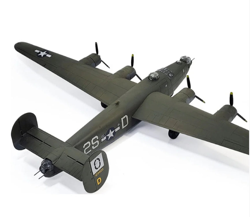 Maquette Academy 12584 USAAF B-24H Liberator Zodiac au 1/72 – image 4