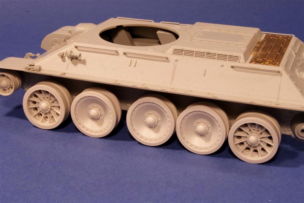 Panzer Art RE35-169 T-34 avec roues de route « Panther » capturées (183 et 174 Zavod) 1/35