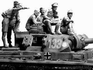 Master Box 3561 Rommel et l&amp;#39;équipage d&amp;#39;un char allemand (DAK, 1941-1943) 1/35 – immagine 7