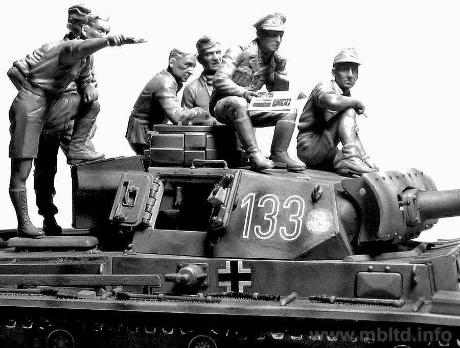 Master Box 3561 Rommel et l&amp;#39;équipage d&amp;#39;un char allemand (DAK, 1941-1943) 1/35 – immagine 7