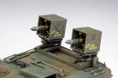 Fine Molds FM53 Véhicule blindé de transport de troupes Type 60 des Forces d&amp;#39;autodéfense terrestres japonaises avec MAT 1/35 – image 2