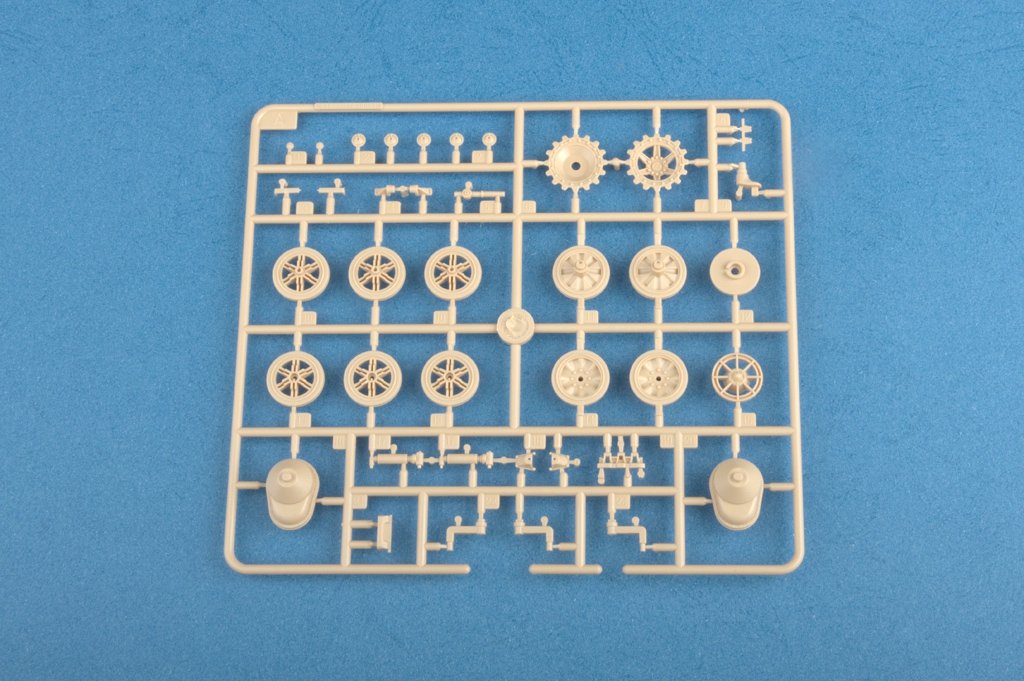 Hobby Boss 83804 German Pz.Kpfw.I Ausf.F (VK18.01)-Early 1/35 – zdjęcie 5