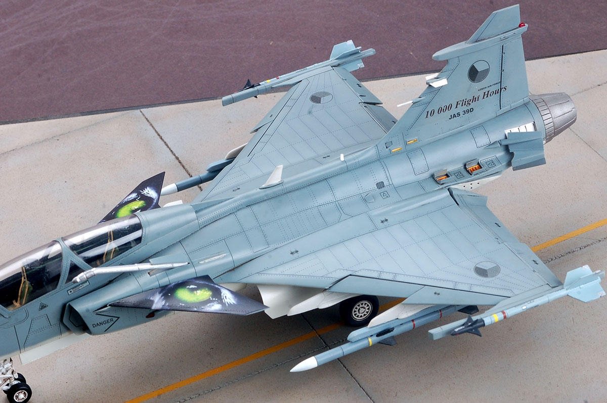 Kitty Hawk 80118 Jas-39B/D Gripen 1/48 – immagine 3