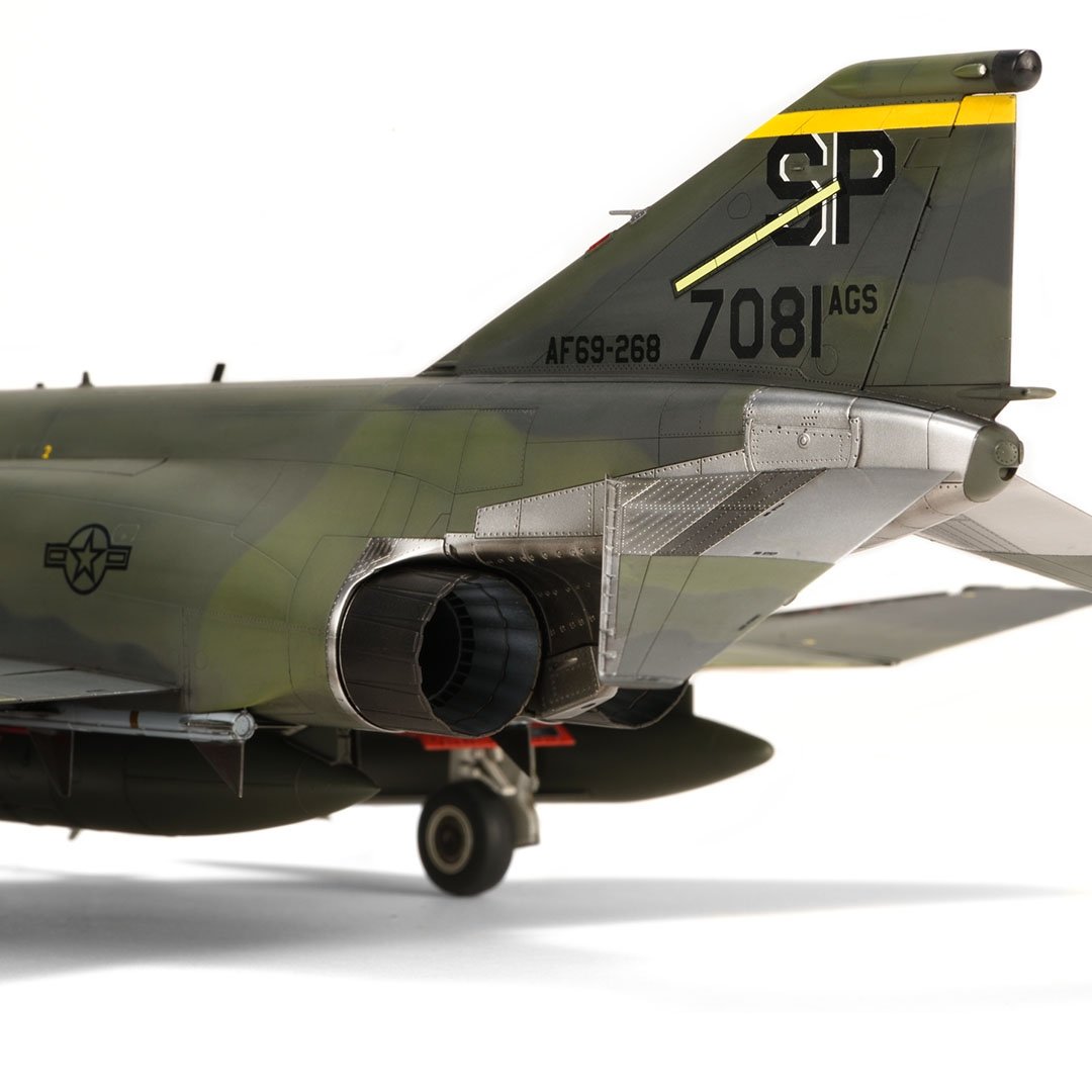 Zoukei-Mura SWS4814 F-4EG Phantom II WILD WEASEL V 1/48 – image 6