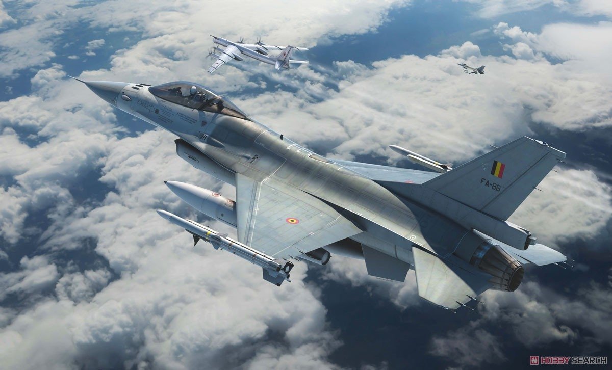 Kinetic K48100 F-16A MLU NATO Viper 1/48 – image 2