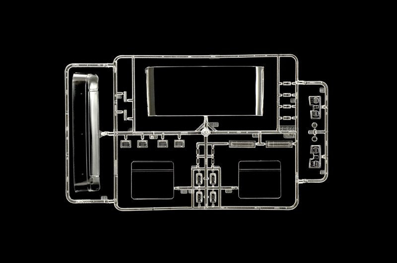 Italeri 3941 RENAULT AE500 MAGNUM - 2001 1/24 – image 5