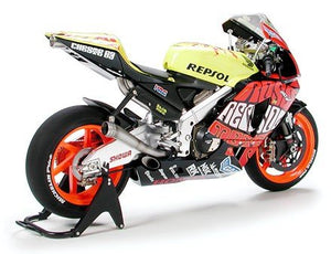 Tamiya 14097 Repsol Honda RC 211V 03 1/12 – image 2