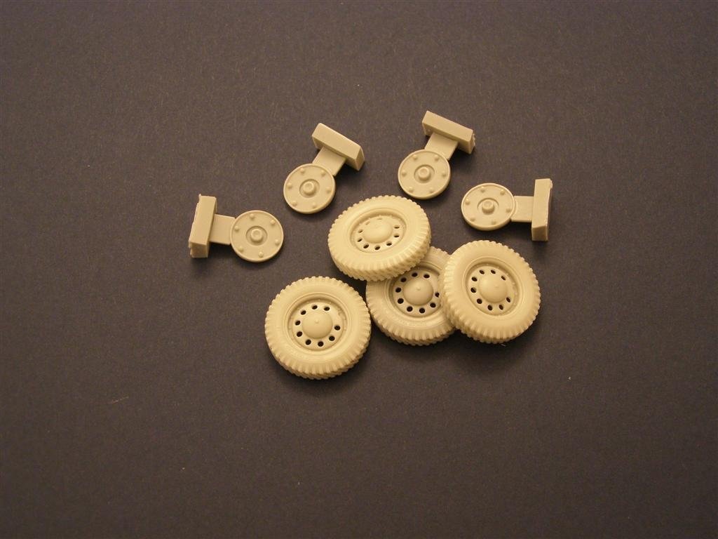Roues de route Panzer Art RE35-031 avec roue de secours pour voiture de reconnaissance « Dingo » 1/35