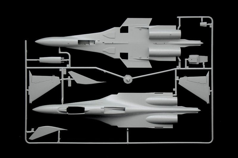Italeri 1413 SU-27 FLANKER 1/72 – image 2