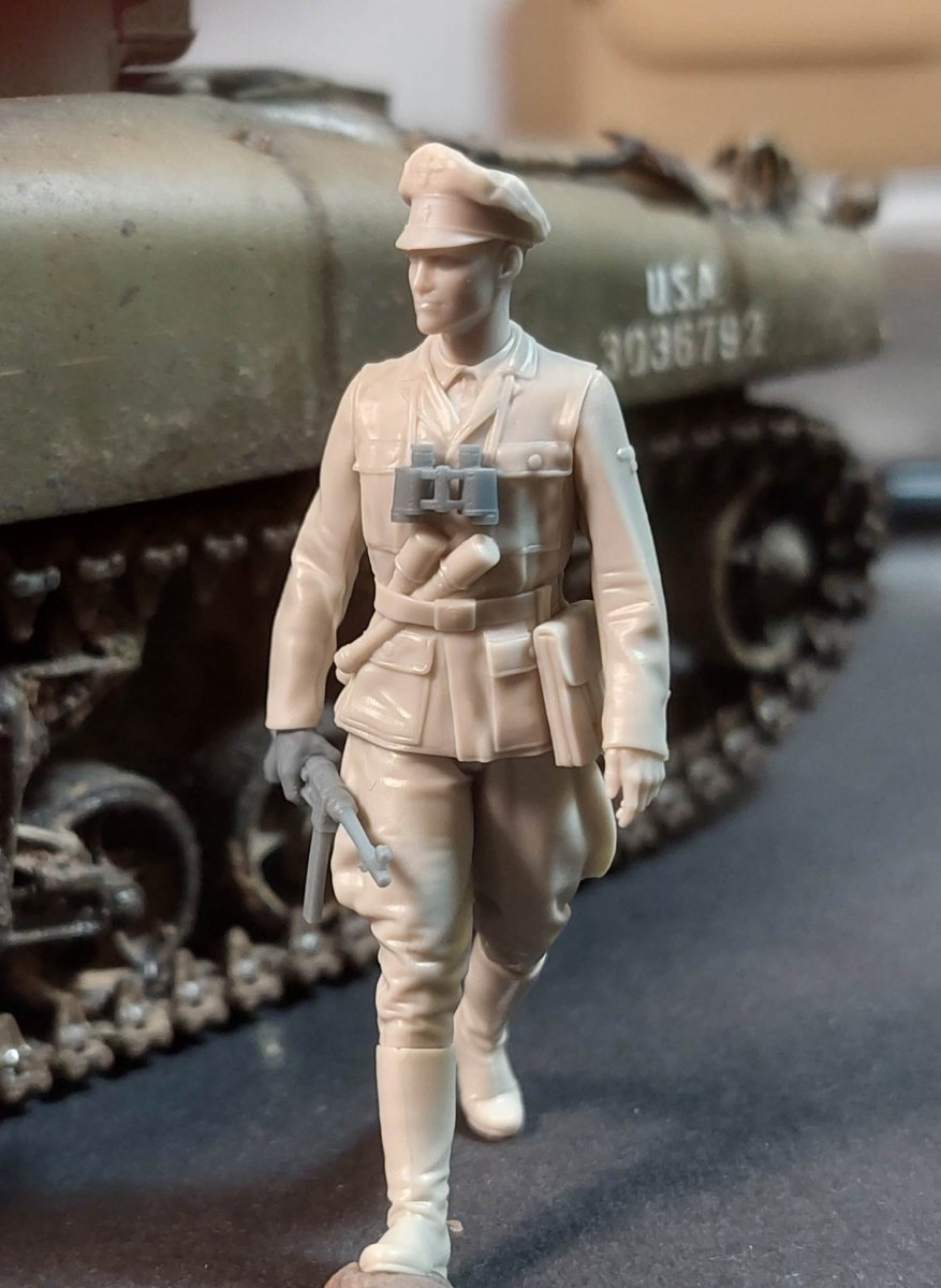 Panzer Art FI35-188 Officier Waffen-SS en marche 1/35
