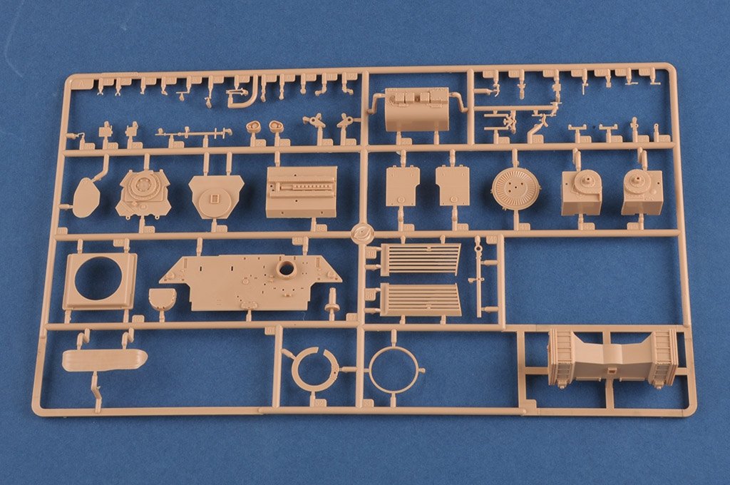 Hobby Boss 84557 Leopard C2 MEXAS avec chasse-mines à chenilles TWMP, échelle 1/35  – immagine 8