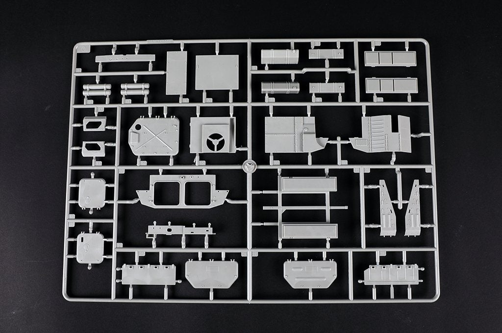 Trumpeter 09605 Véhicule de lancement russe 9P149 avec système de missile antichar 9K114 Shturm-S 1/35 – immagine 10