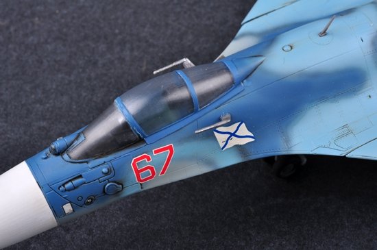 Trumpeter 01667 Su-33 Flanker russe D – image 9