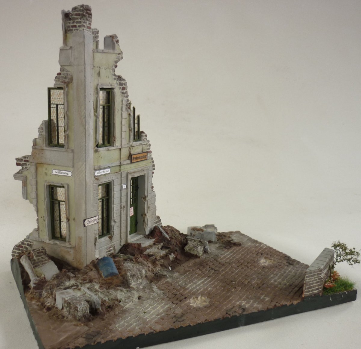 RT-Diorama 35252 Diorama-Base: Corner Ruin Berlin 1/35 – zdjęcie 4