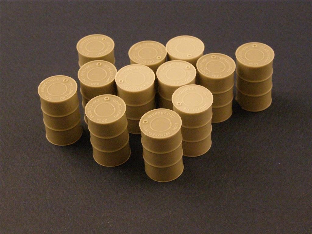 Panzer Art RE35-037 Bidons de carburant soviétiques de la Seconde Guerre mondiale (200 L) 1/35