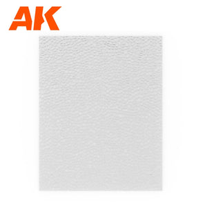 AK Interactive AK6583 FEUILLE D&amp;#39;EAU TRANSPARENTE EAU STAGNANTE 245 X 195MM / 9,64 X 7,68 “ – FEUILLE ACRYLIQUE TEXTURÉE – 1 UNITÉ