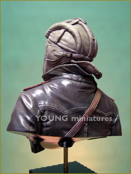 Young Miniatures YM1823 COMMANDANT DE CHAR SOVIÉTIQUE 1944 1/10 – immagine 8