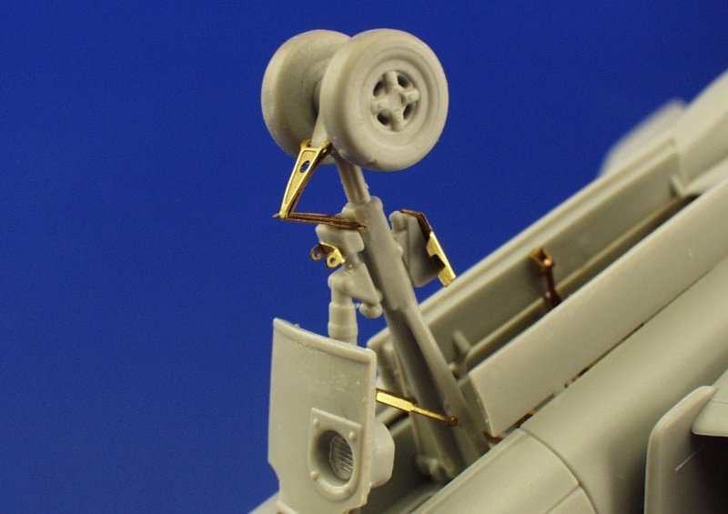 Eduard 49300 JAS-39 Gripen 1/48 Italeri – image 5