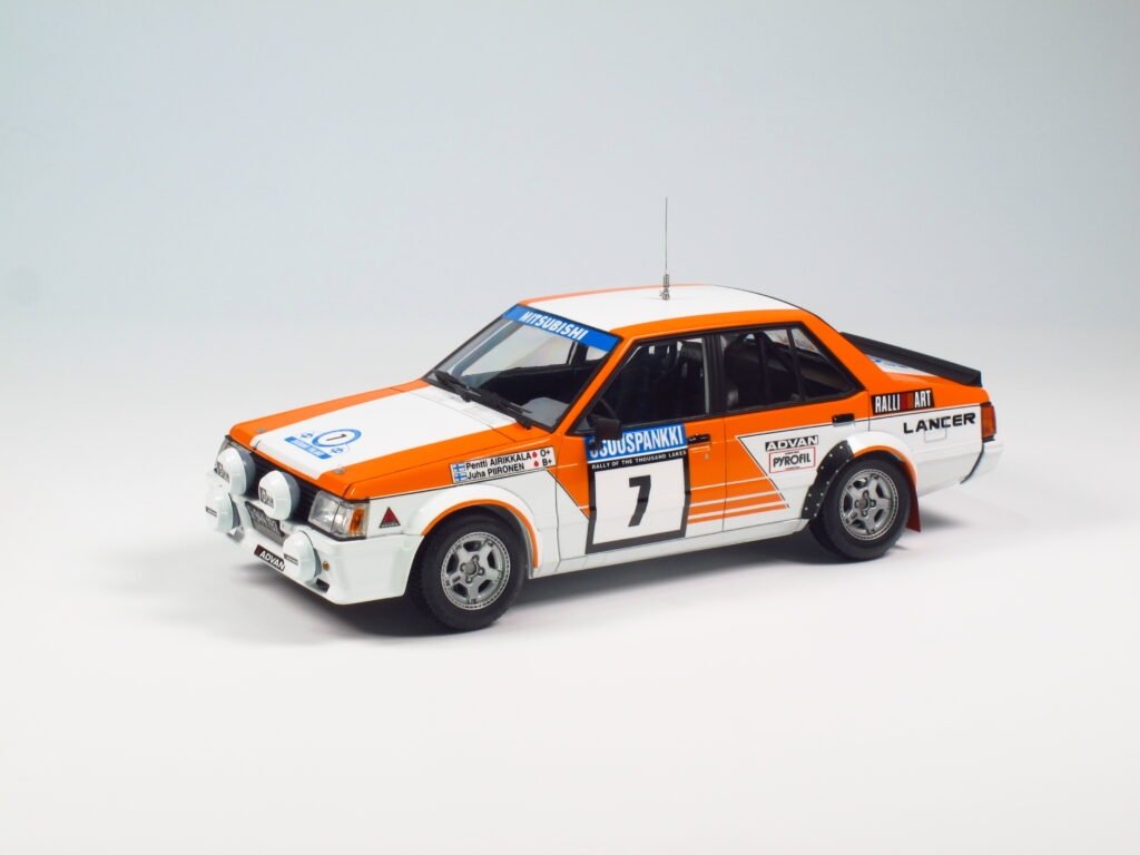 NuNu PN24018 MITSUBISHI LANCER TURBO 82 RALY 1000 LAKES 1/24  – image 2